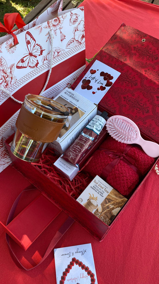 Gift set with candles and chocolate 