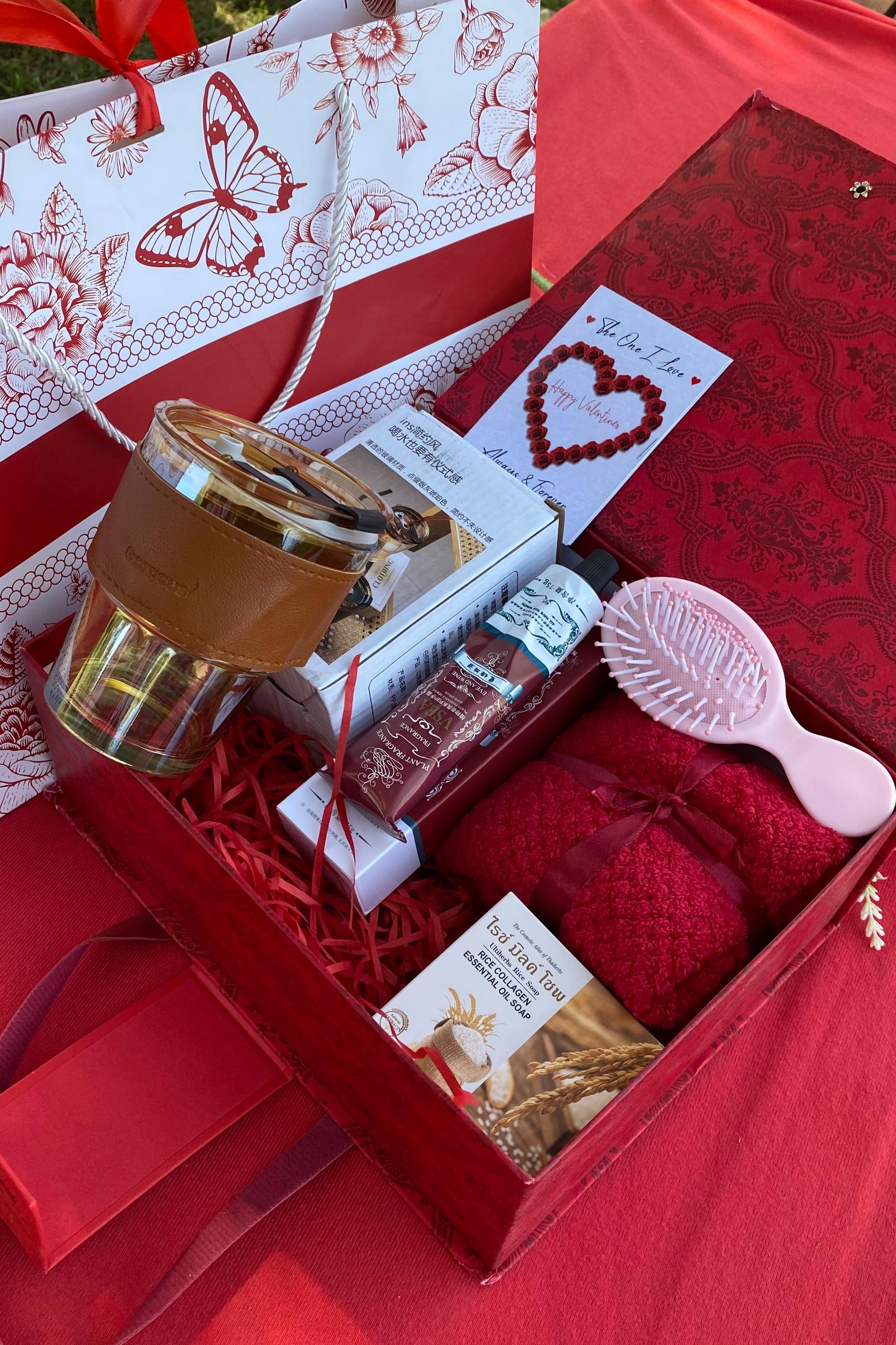 Gift set with candles and soap 