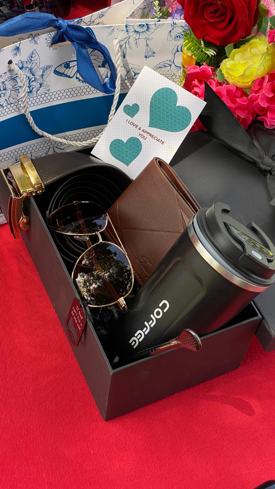 Gift set with sunglasses